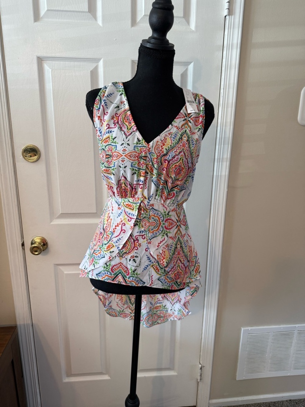 New York & Company White Multi Paisley V-Neck Peplum Camisole